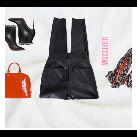 NWT Misguided Black Faux Leather Slim Leg Pants - Picture 3 of 6